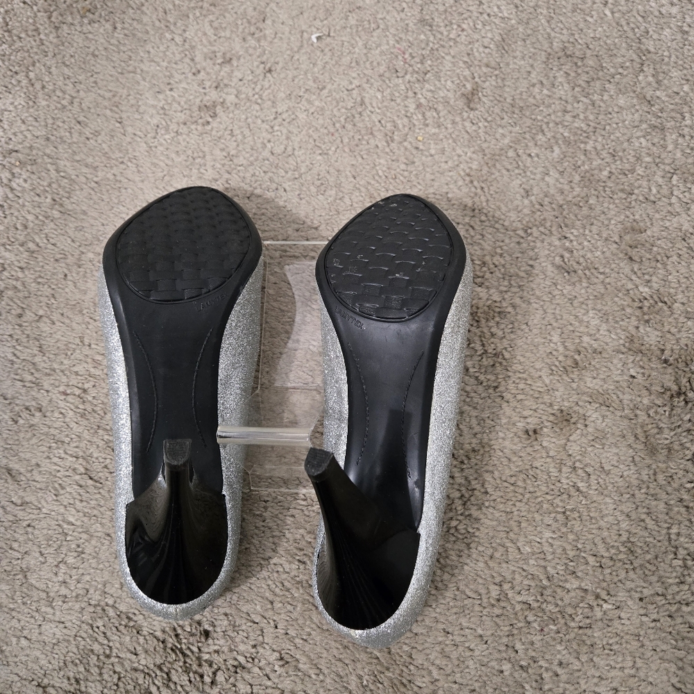 Women Heels - Picture 13 of 13